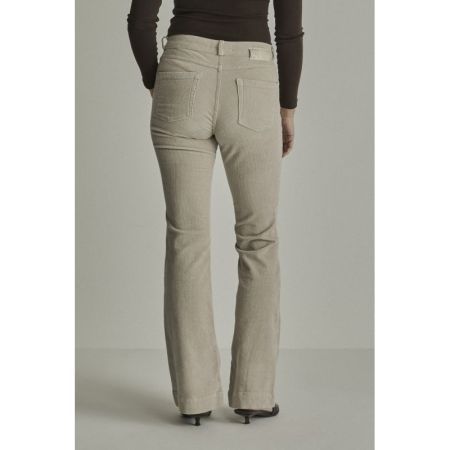 L32 9 Ivory Grey