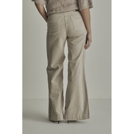 L32 9 Ivory Grey