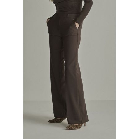 L32 205 Deep Brown