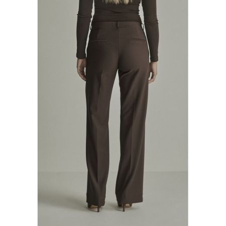 L32 205 Deep Brown
